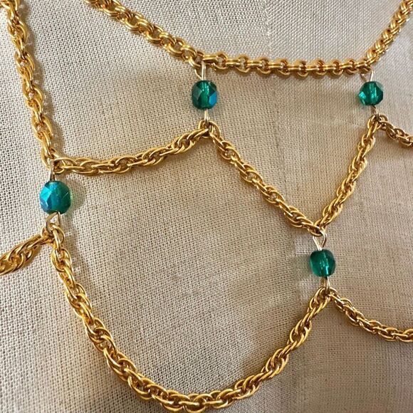 Vintage Gold-Tone Draped Chain Bib Necklace with Emerald Green Glass Beads - Picture 2 of 6